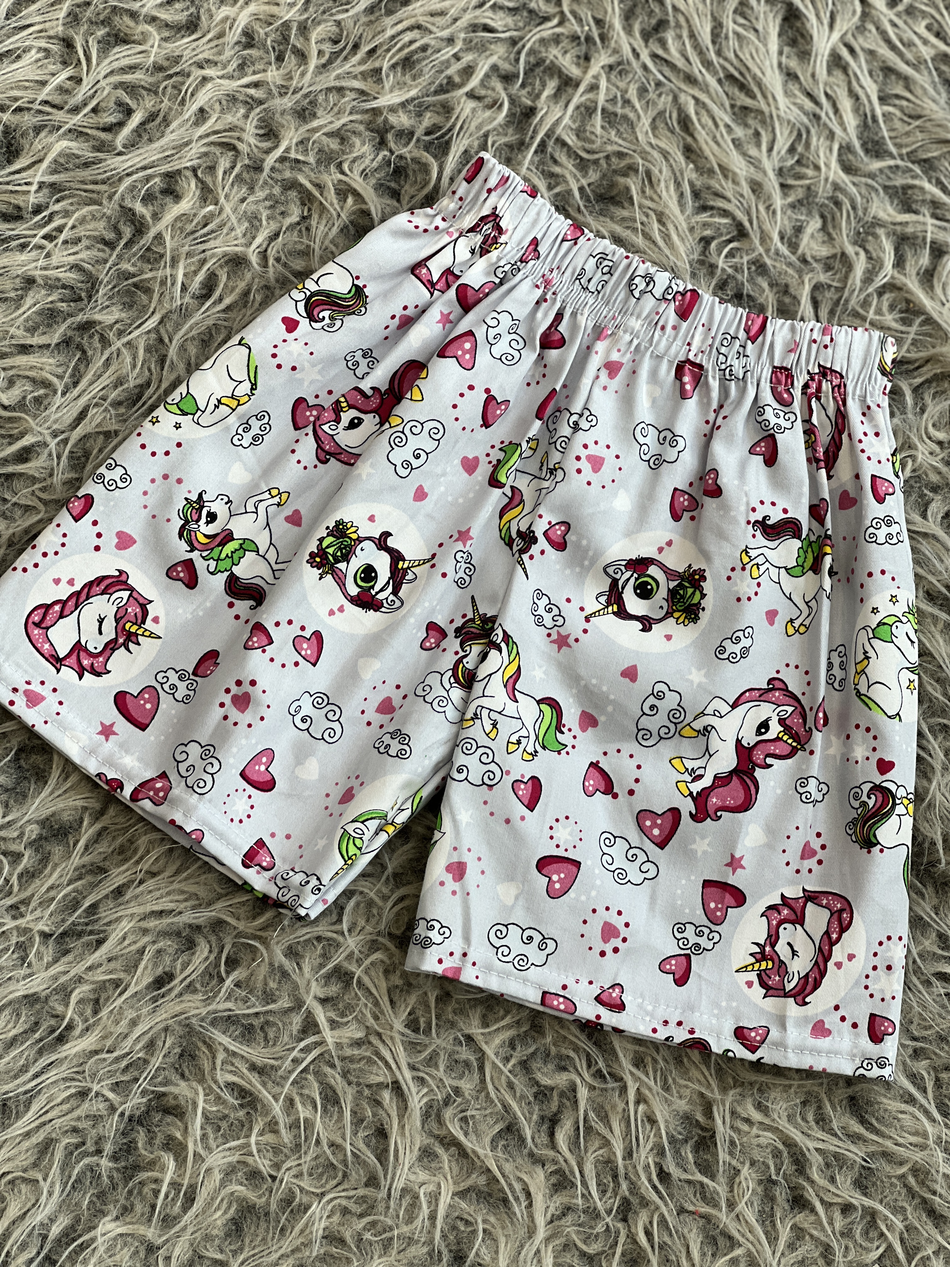 تصویر شورتک - یونی کورن کرم ۱ 